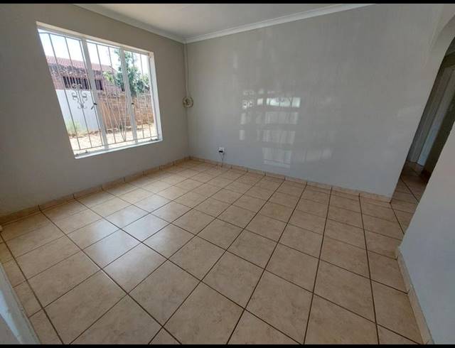 3 BEDROOM HOUSE FOR SALE IN LOTUS GARDENS